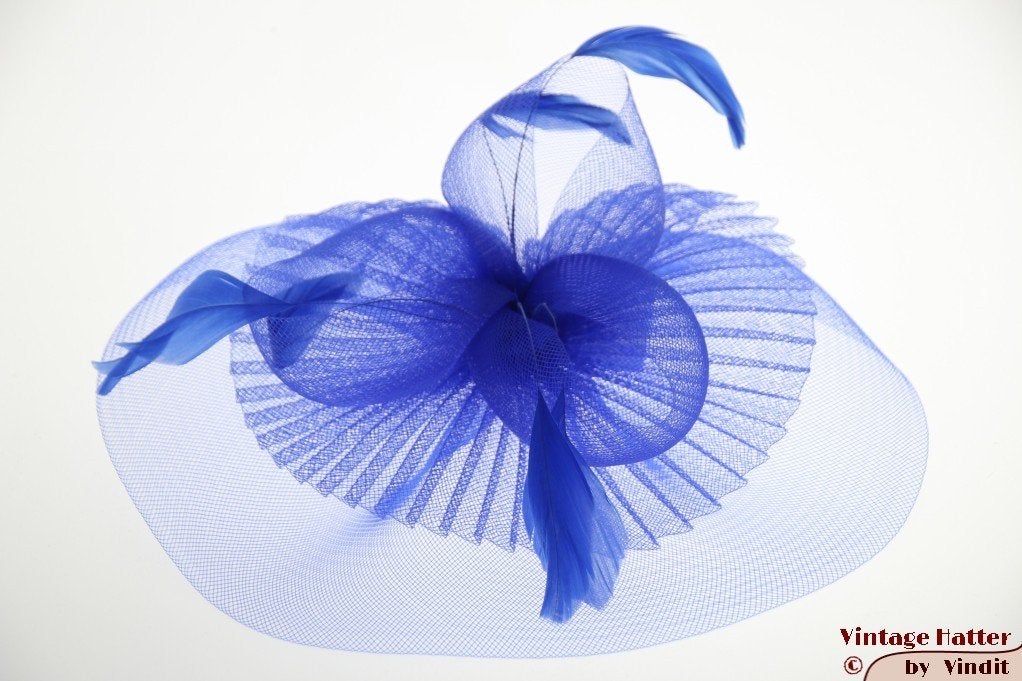 Disc Fascinator wijd blauw met veren nieuw one size fits all, Ophalen of Verzenden, Nieuw, One size fits all, Hoed