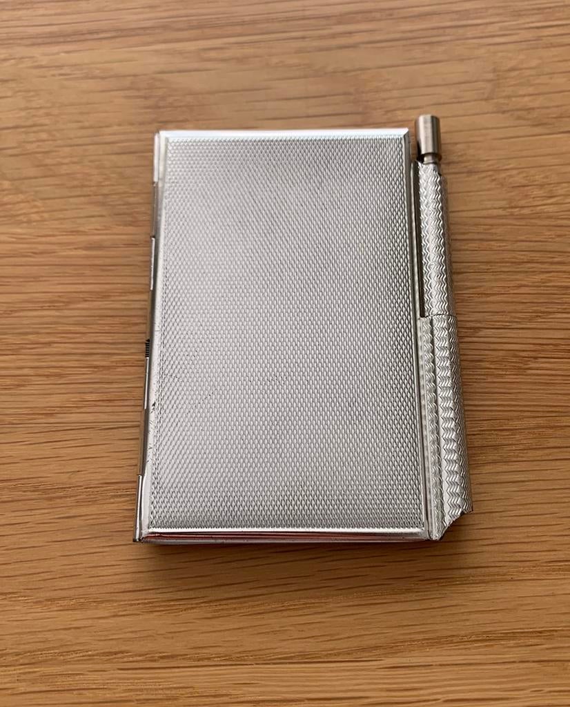 Verzilverde cassette voor opschrijfboekje met pennetje, Antiek en Kunst, Curiosa en Brocante, Ophalen of Verzenden
