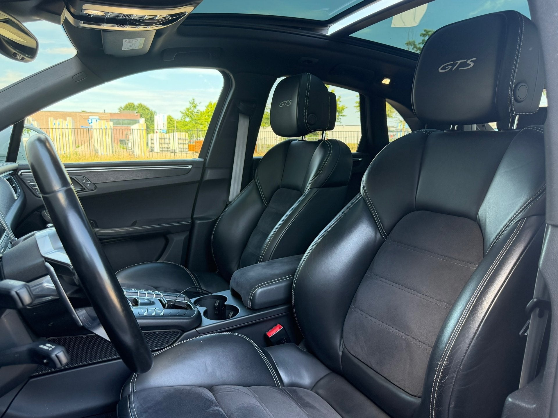 Foto 13 van Porsche Macan 3.0 GTS Pano Lucht Bose 21 inch