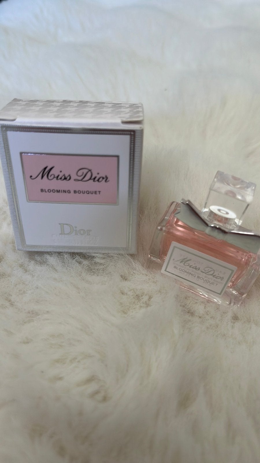 Mini parfum miss Dior, Ophalen of Verzenden, Nieuw, Miniatuur, Gevuld