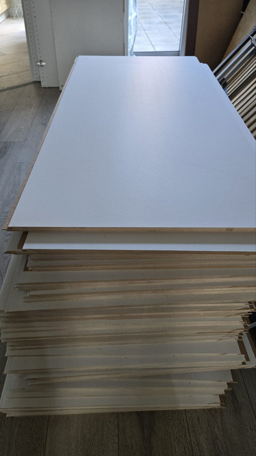 Nieuwe MDF platen 130*62 cm 53 st. parelwit (twv €740), Doe-het-zelf en Verbouw, Platen en Panelen, Ophalen, Nieuw