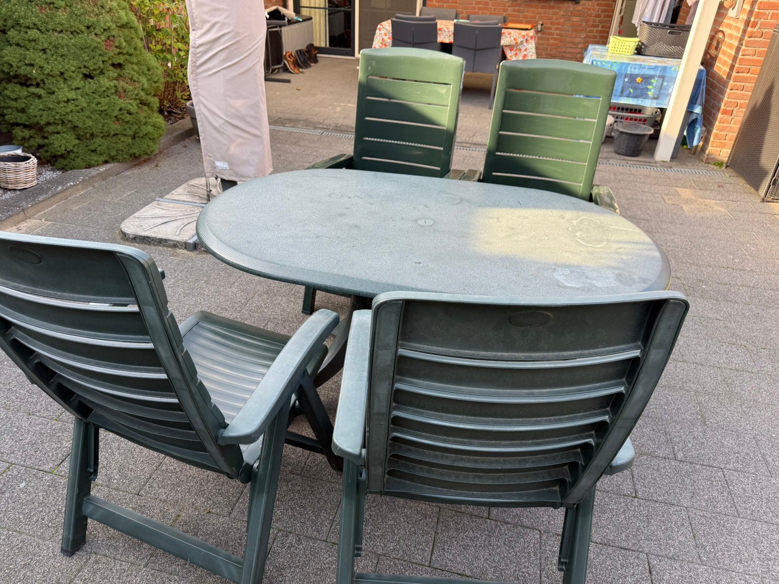 Gratis ophalen Hartman tuintafel en 2 inklapbare tuinstoelen, Ophalen, 4 zitplaatsen, Kunststof, Gebruikt