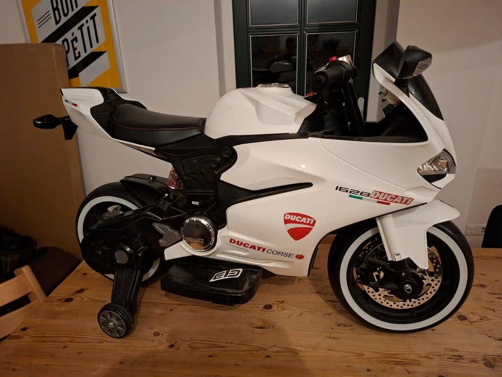 Kinder Ducati motor - Elektrische speelgoedmotor, Ophalen, Zo goed als nieuw