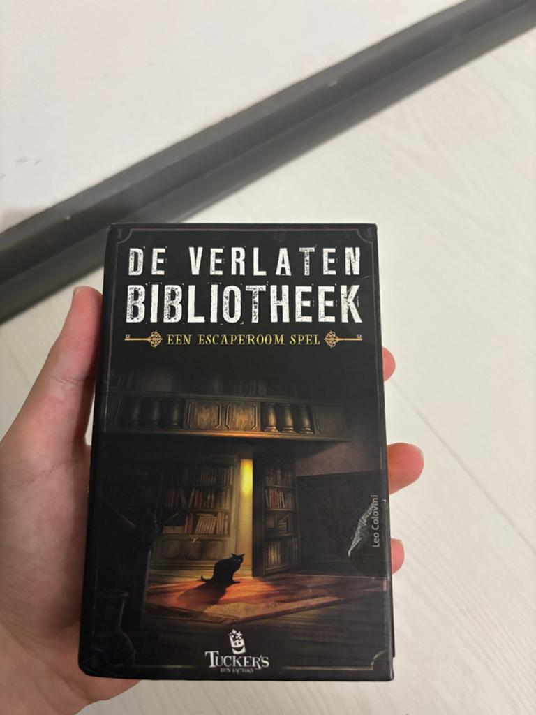 De Verlaten Bibliotheek - Een Escaperoom Spel, Een of twee spelers, Ophalen of Verzenden, Zo goed als nieuw