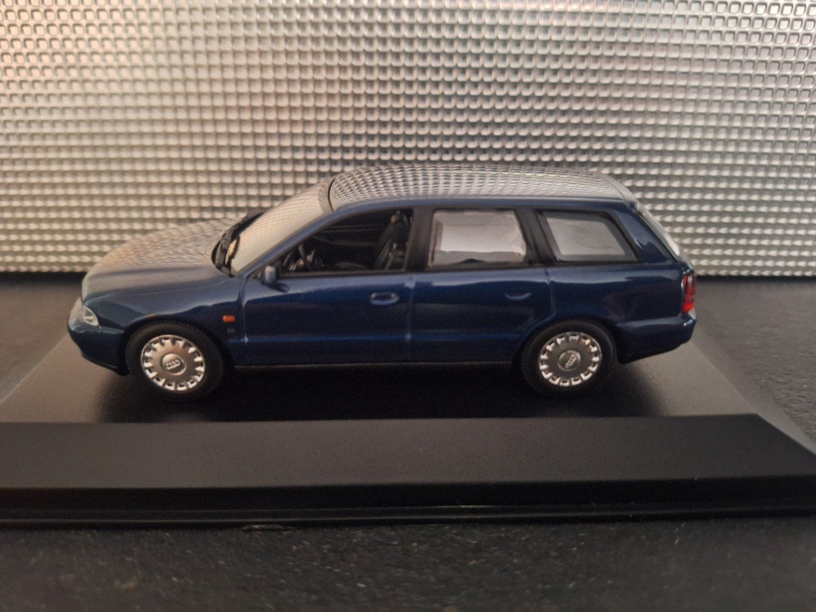 Audi A4 Avant 1995 Schaal 1:43, Overige merken, Nieuw, Ophalen of Verzenden, Maxichamps