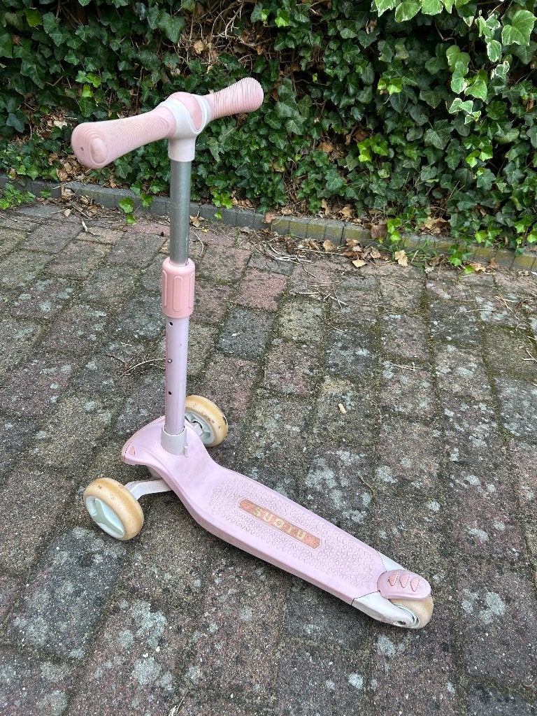 Stepje roze 3 wielen met lichtjes, Ophalen, Gebruikt, Gewone step, Suotu