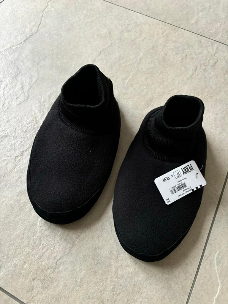 Sloffen merk perry maat 37/38 kleur zwart nieuw, Zwart, Nieuw, Ophalen of Verzenden, Pantoffels of Sloffen