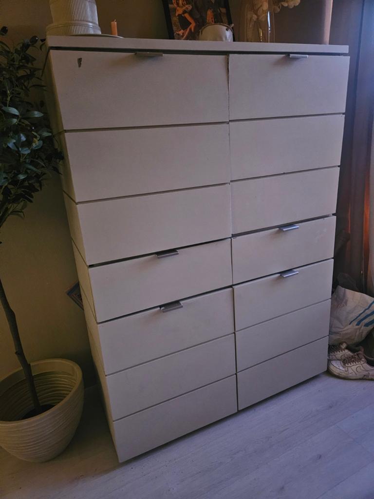 Buffetkast van walnoot hout, 2x geverfd, Huis en Inrichting, Kasten | Ladekasten, Ophalen