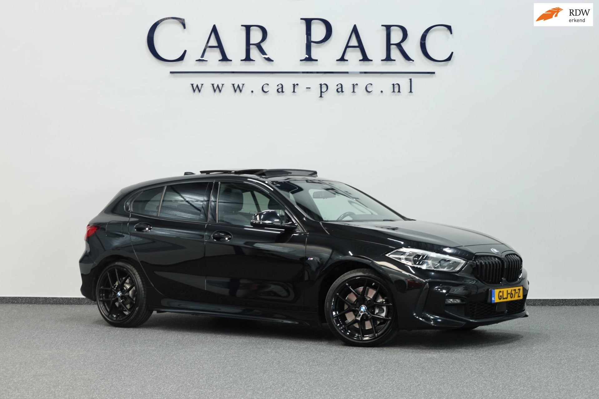 BMW 1-serie 120i M-SPORT 178+PK LED+XENON/HUD/VIRTUAL/SFEER/, Auto's, 1998 cc, 730 kg, Gebruikt, Euro 6