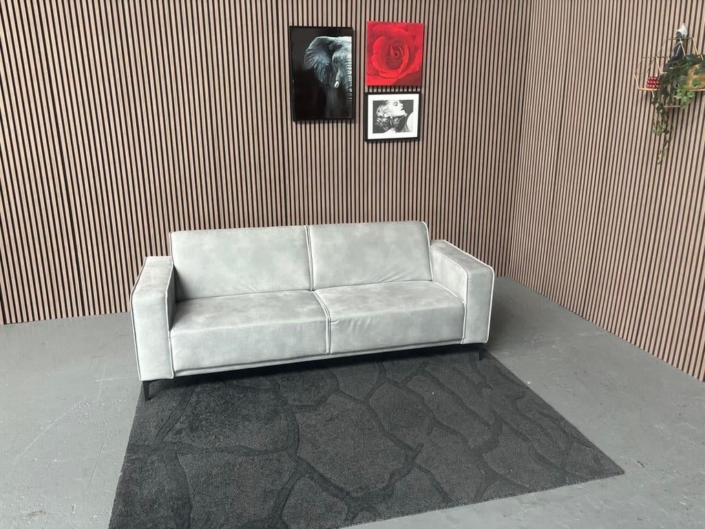 GRATIS LEVERING Suède Driezits Bank Grijs 220x85 SHOWMODEL, Ophalen of Verzenden, Rechte bank, 150 cm of meer, Overige materialen