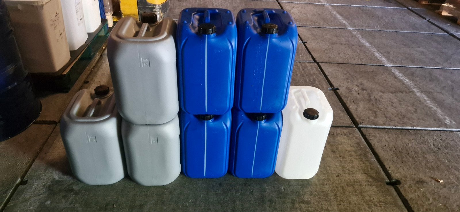 25 liter jerrycans, Minder dan 75 liter, Ophalen, Zo goed als nieuw, Kunststof