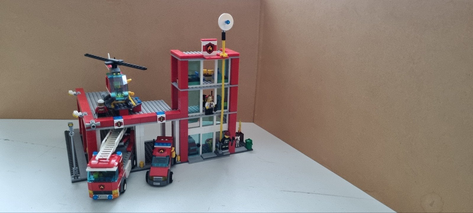 LEGO City Brandweerkazerne 60004 - Zonder boekjes/doos, Lego, Ophalen of Verzenden, Compleet, City