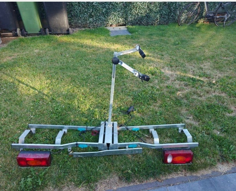 Stevige trekhaakdrager voor 2 fietsen met verlichting, Auto diversen, Fietsendragers, Ophalen, 2 fietsen, Gebruikt, Trekhaakdrager