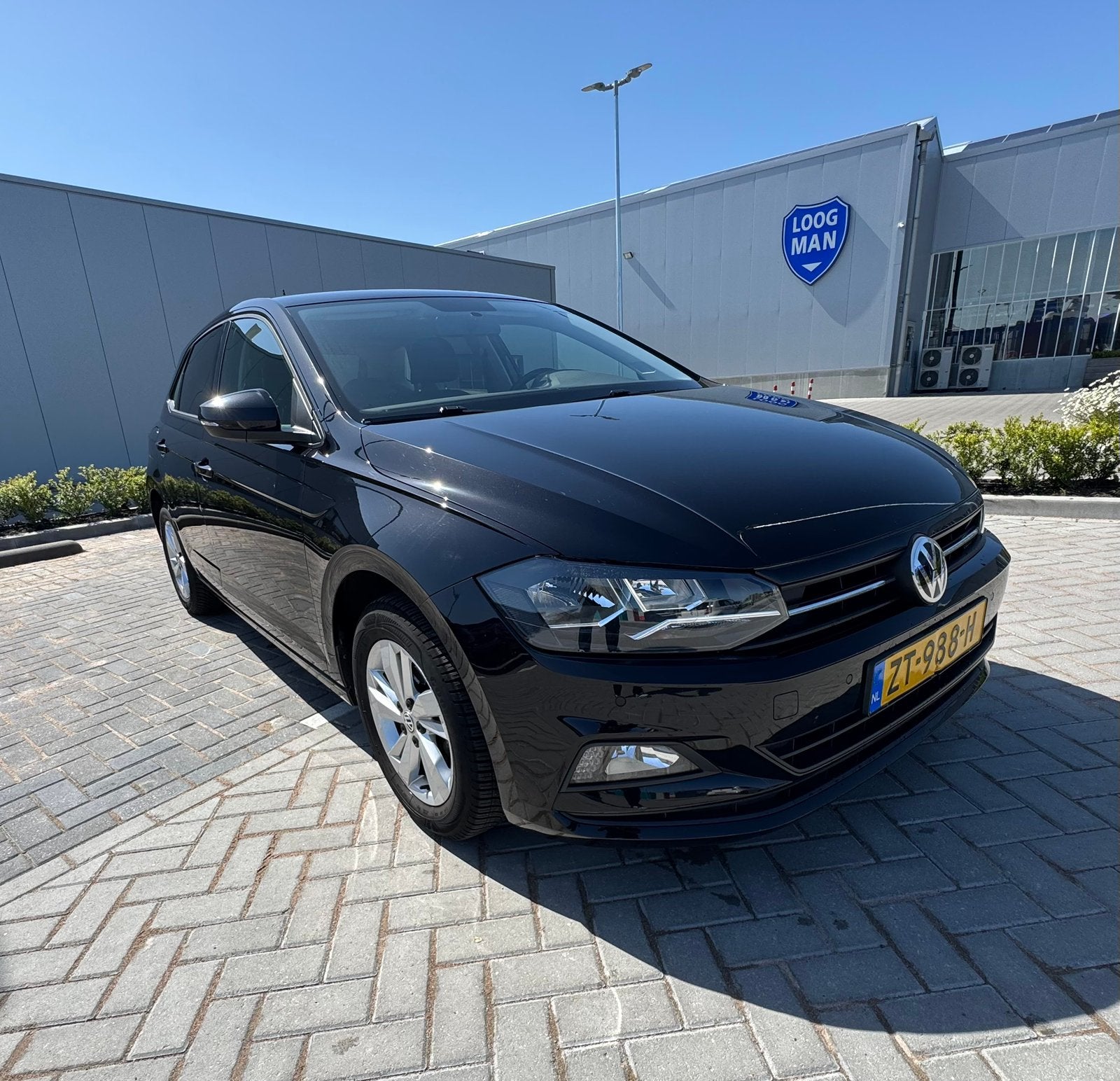 Volkswagen Polo 1.0 TSI 95pk 2019 Zwart | NAV | ACC | Sensor, Voorwielaandrijving, Stof, 40 €/maand, Euro 6