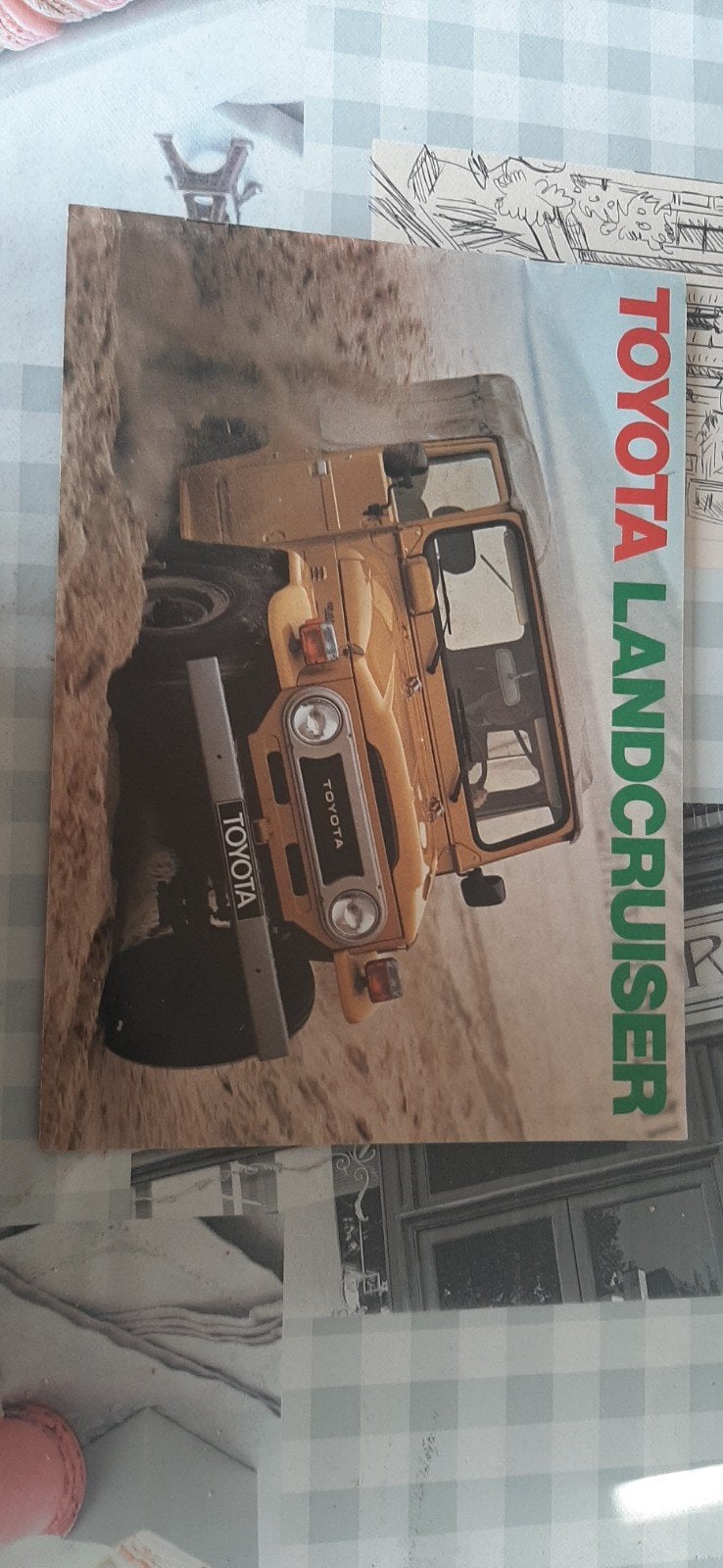 Toyota landcruiser folder., Ophalen, Groter dan 1:32, Auto, Overige merken