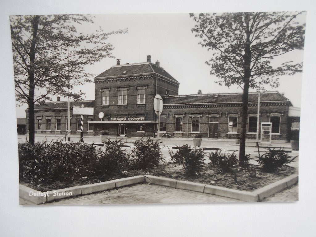Delfzijl Station de Nederlandse Spoorwegen in Delfzijl 1960, Ophalen of Verzenden, 1960 tot 1980, Ongelopen, Groningen