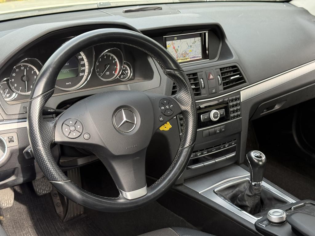 Mercedes-Benz E-Klasse Coupé 200 CGI Elegance | NAP | Navi, Auto's, Mercedes-Benz, Euro 5, Achterwielaandrijving, Zwart, 4 cilinders