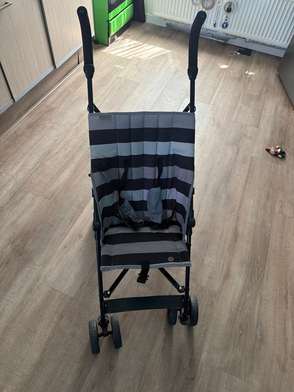 Topmark buggy, zwart/grijs gestreept, Kinderen en Baby's, Buggy's, Gebruikt, Overige merken, Verstelbare rugleuning, Ophalen of Verzenden
