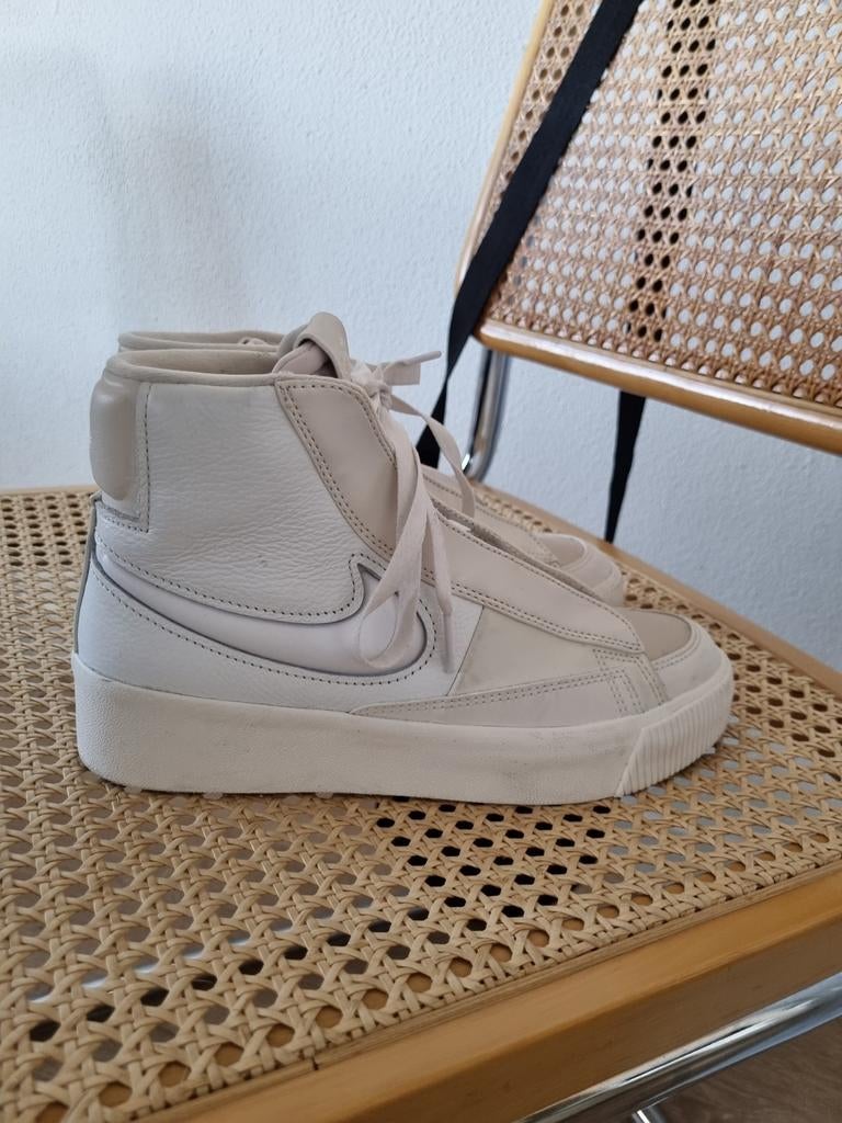 NIKE sneakers mt 37,5 off white kleur., Kleding | Dames, Schoenen, Ophalen of Verzenden, Zo goed als nieuw, Wit, Sneakers of Gympen