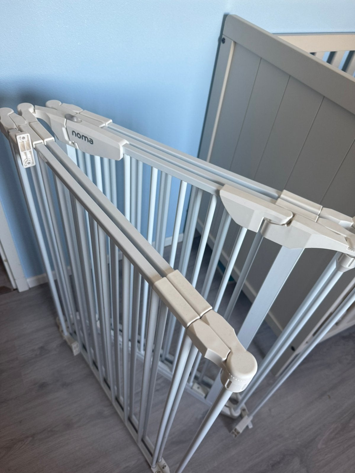 Noma veiligheidshek/ woonkamer/ keuken afsluiting 315cm, Kinderen en Baby's, Ophalen, Gebruikt, 115 cm of meer