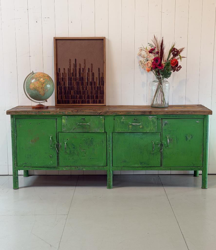 Groene werkbank | Vintage dressoir | Wandkast, Antiek en Kunst, Ophalen of Verzenden