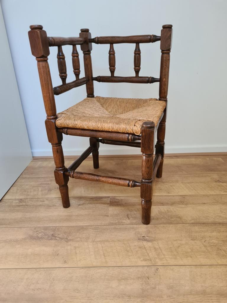 Driehoek stoeltje, eiken, biezen zitting, goede staat, Ophalen, Hout, Bruin, Klassiek