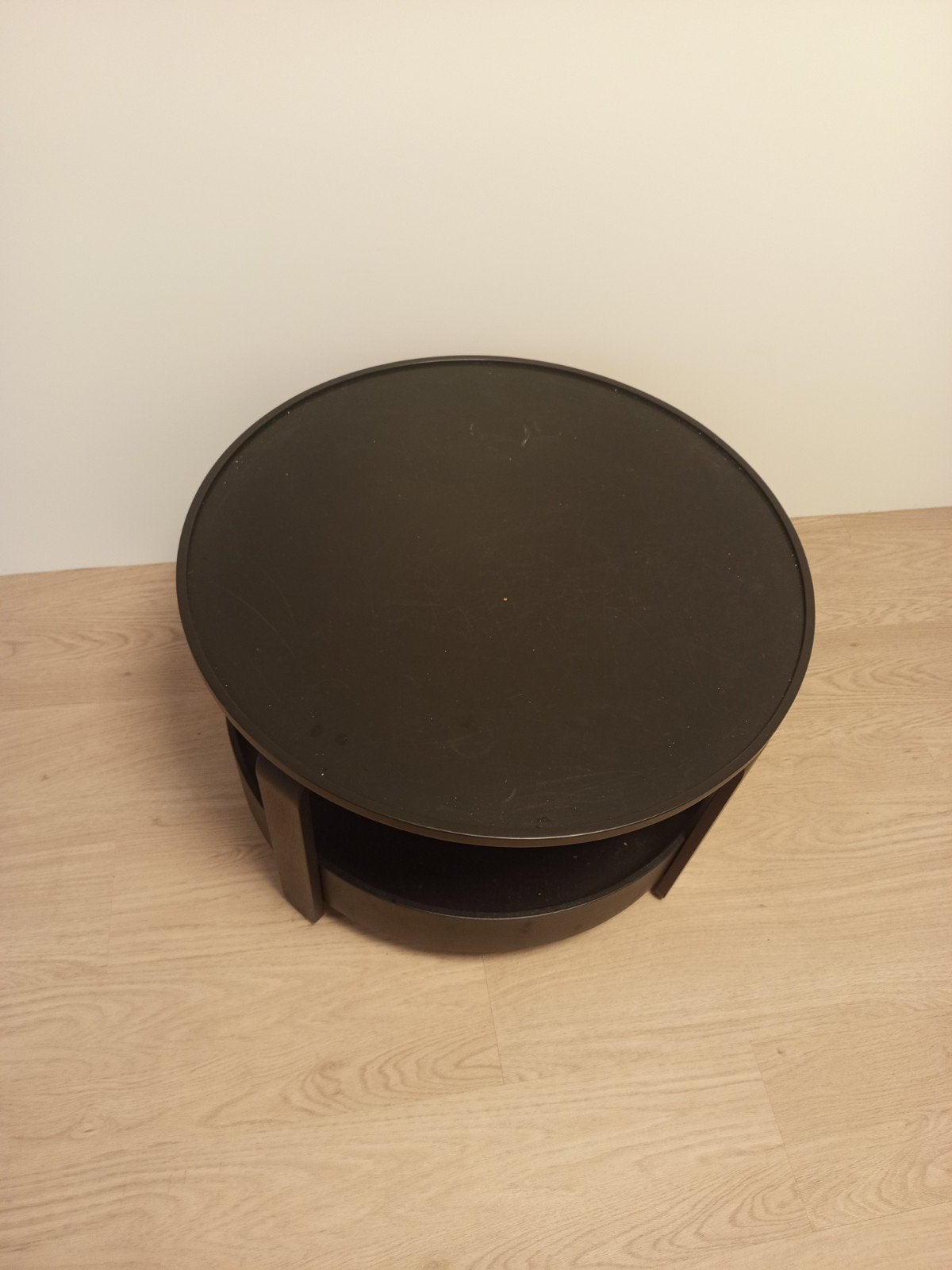 IKEA BORGEBY Salontafel - Zwart, Zo goed als nieuw, Huis en Inrichting, Tafels | Salontafels, 50 – 75, 50 tot 100 cm, Rond, Zo goed als nieuw