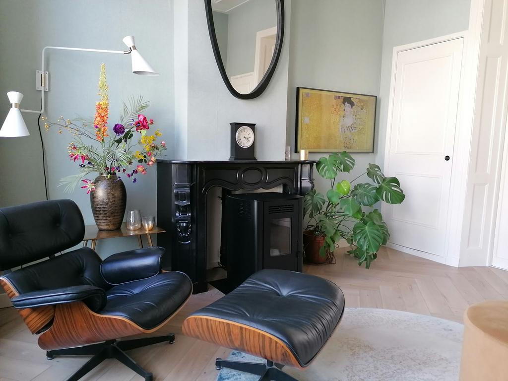 Eames Lounge Chair & Ottoman - Zwart Leer & Walnoot, Ophalen, Zo goed als nieuw, Hout, 75 tot 100 cm