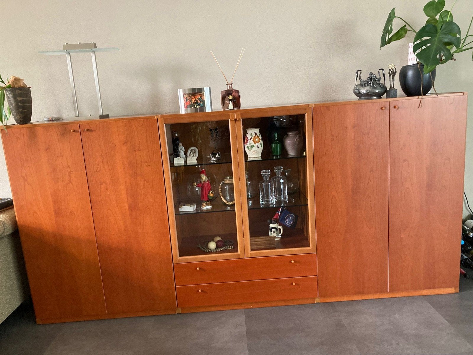 Kersenhouten kast met vitrine en lades, Huis en Inrichting, Kasten | Boekenkasten, Ophalen, Glas, Gebruikt, Met deur(en)