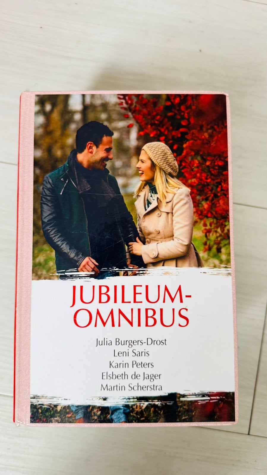 (23/24) Jubileum-Omnibus: Verhalen vJulia Burgers-Drost e.a., Ophalen of Verzenden, Zo goed als nieuw