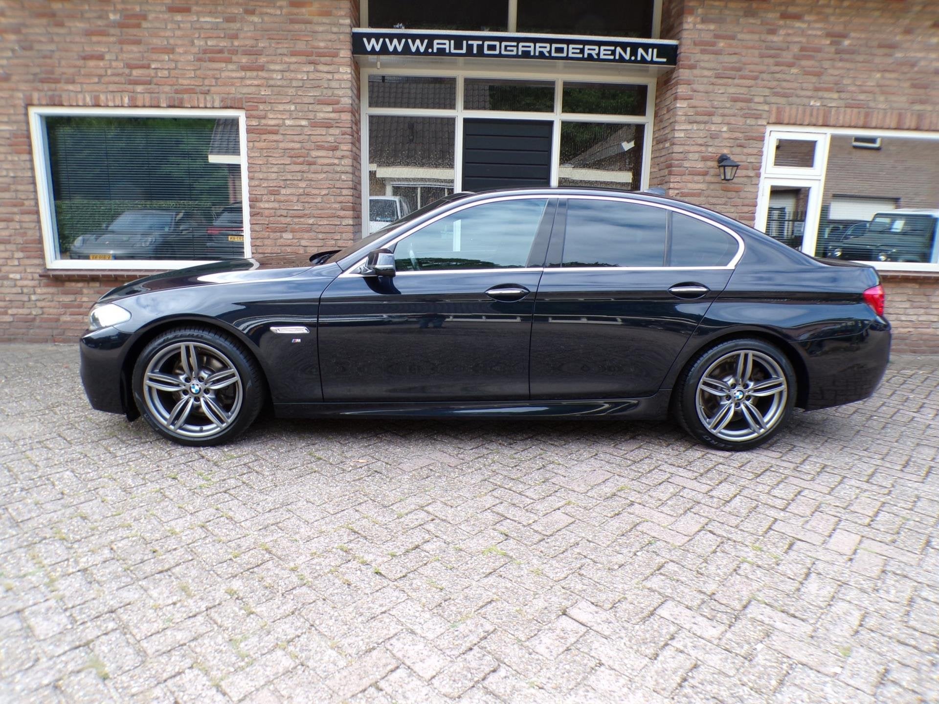BMW 5-serie 520i M Sport Edition High Executive, Auto's, Automaat, Dealer onderhouden, Gebruikt, Euro 6