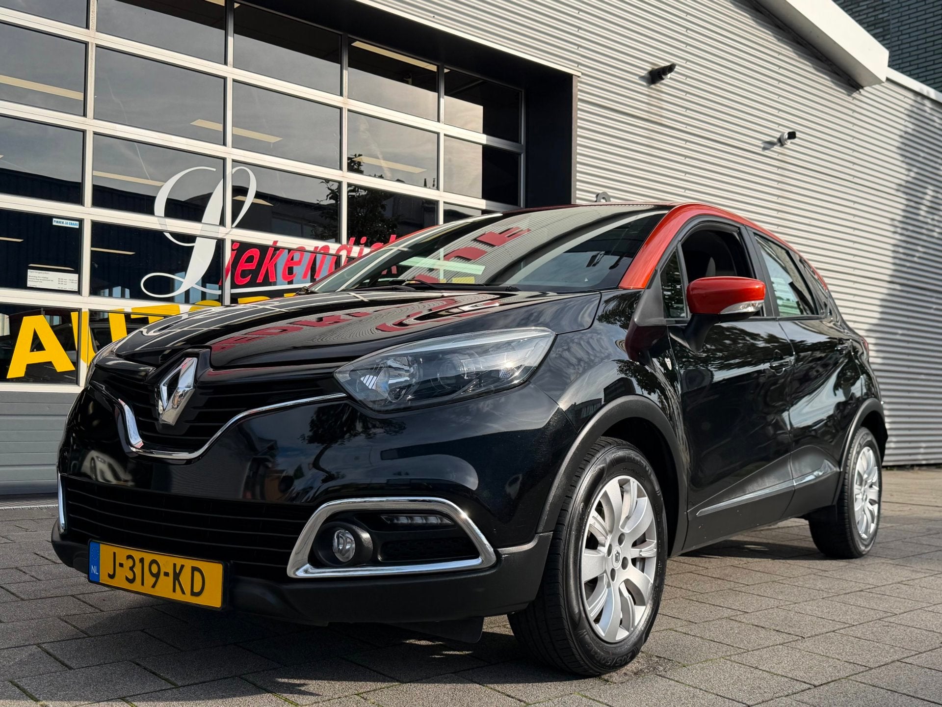 Renault Captur 0.9 TCe Dynamique - Navigatie I Airco I LED I, Voorwielaandrijving, Stof, Gebruikt, Zwart