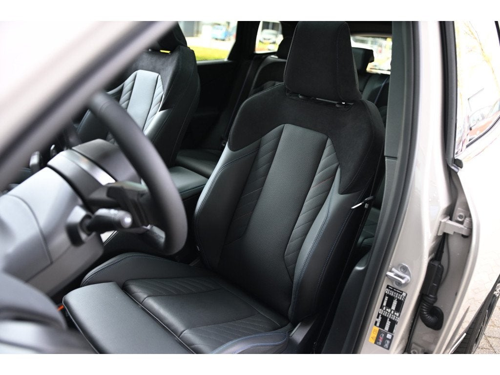 Foto 3 van BMW X3 30e xDrive M Sport Automaat / Panoramadak / Trekhaak