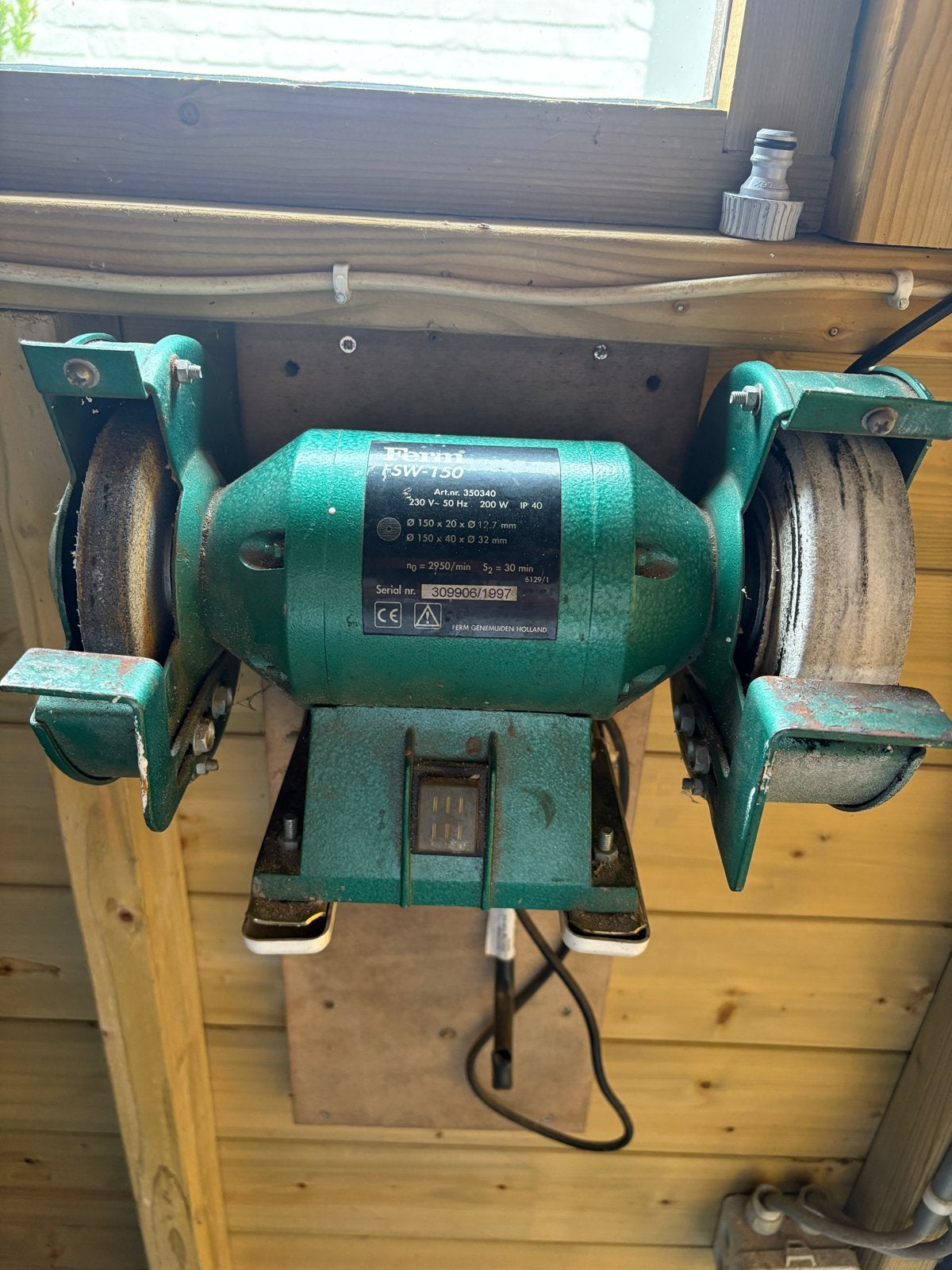 Ferm FSW-150 Werksbank slijpmachine 200W, Doe-het-zelf en Verbouw, Ophalen of Verzenden, Gebruikt, Minder dan 700 watt, Werkbankslijpmachine