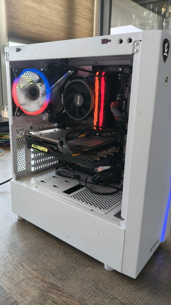 Sharkoon game pc behuizing met RGB te koop, Computers en Software, Computerbehuizingen, Ophalen, Gebruikt