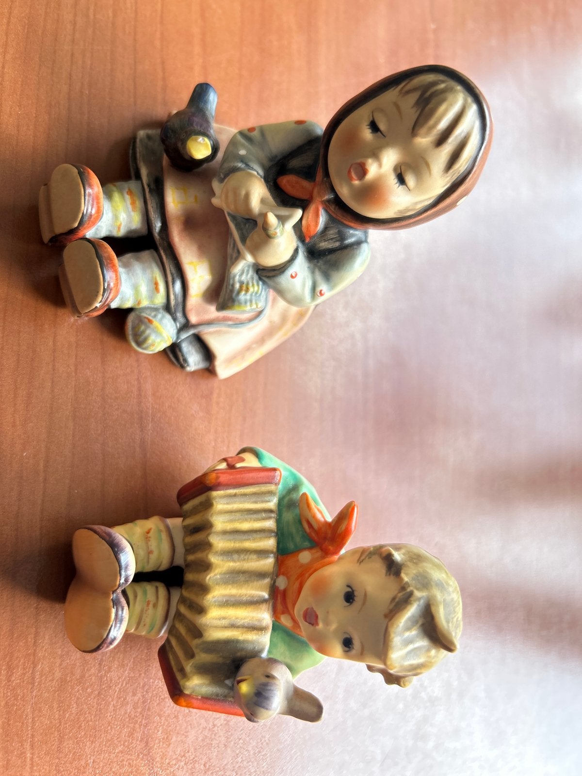 Hummel Goebel Beeldjes: Jongen met Accordeon & Meisje met Vo, Verzamelen, Ophalen, Gebruikt, Hummel