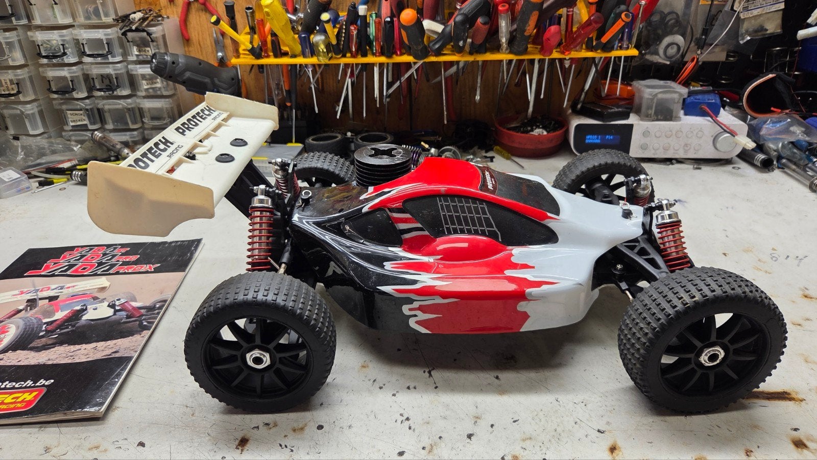 Te koop mooie protech yada, Gebruikt, Auto offroad, Ophalen of Verzenden, Schaal 1:8