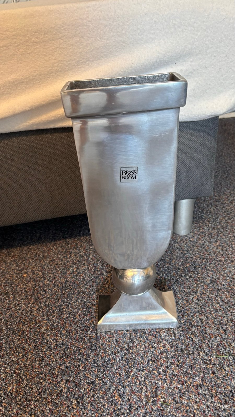 Zware zilverkleurige vaas van Brass&Boom (41x15 cm), Ophalen