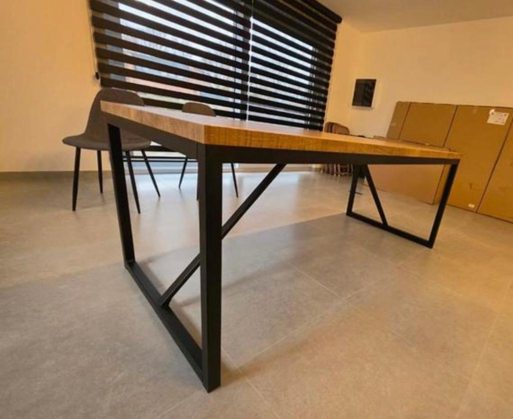 Eettafel met stalen zwarte poten, Huis en Inrichting, Tafels | Eettafels, Ophalen, 200 cm of meer, 50 tot 100 cm, Zo goed als nieuw