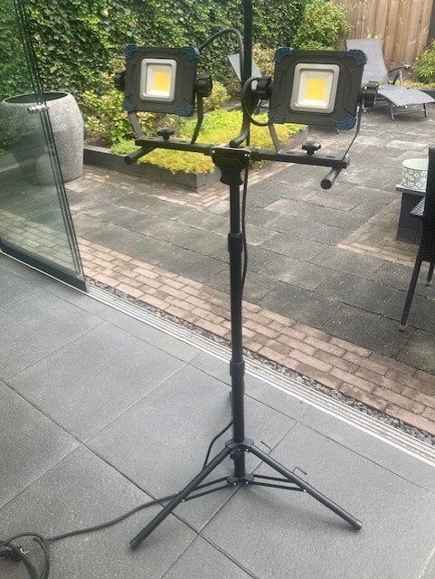 Dubbele looplamp op poot., Doe-het-zelf en Verbouw, Bouwverlichting, Ophalen, Overige typen, Met statief, Zo goed als nieuw