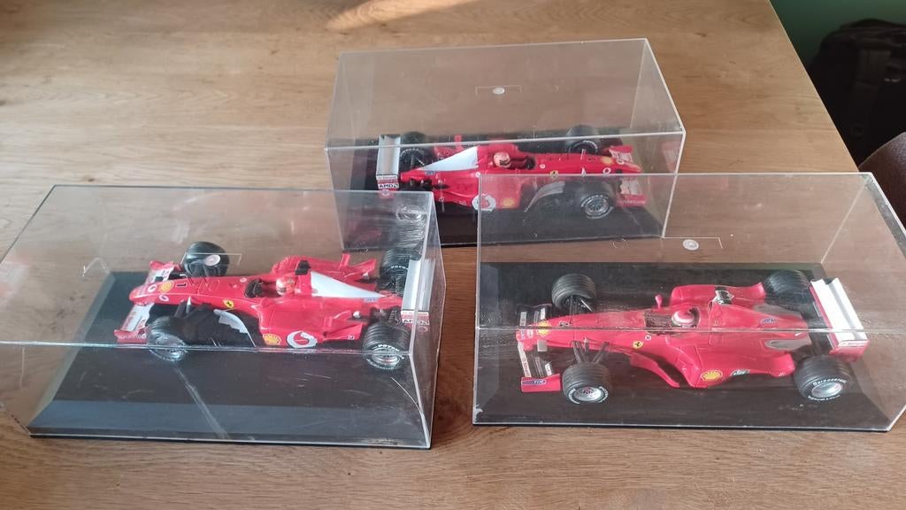Ferrari modelauto's in vitrine, 1999, 2002, 2003, Ophalen of Verzenden, Zo goed als nieuw, Auto, Overige merken