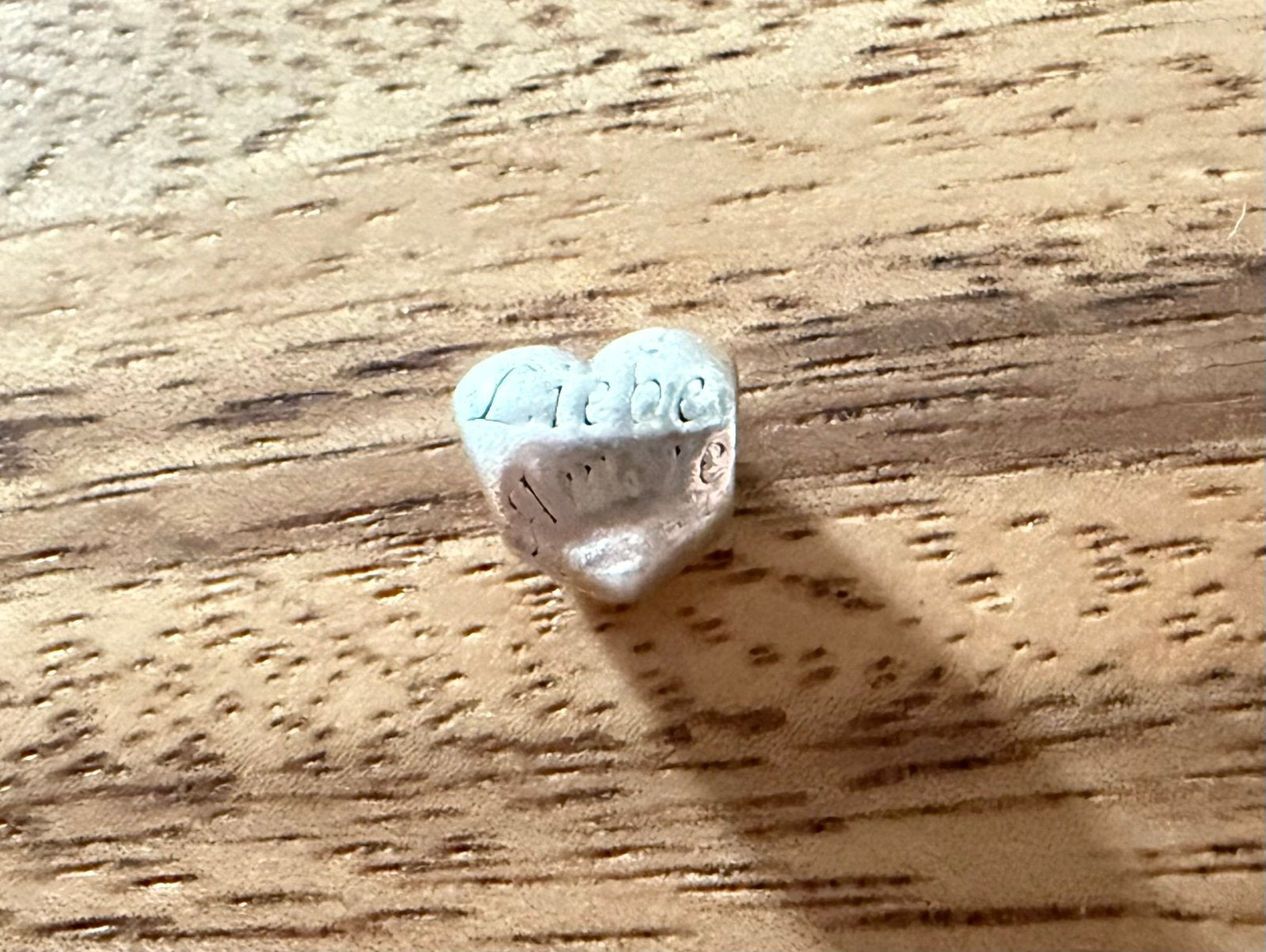 Pandora zilvere bedel / charm van een hart met Liebe Amore, Sieraden, Tassen en Uiterlijk, Bedels, Pandora, Ophalen of Verzenden