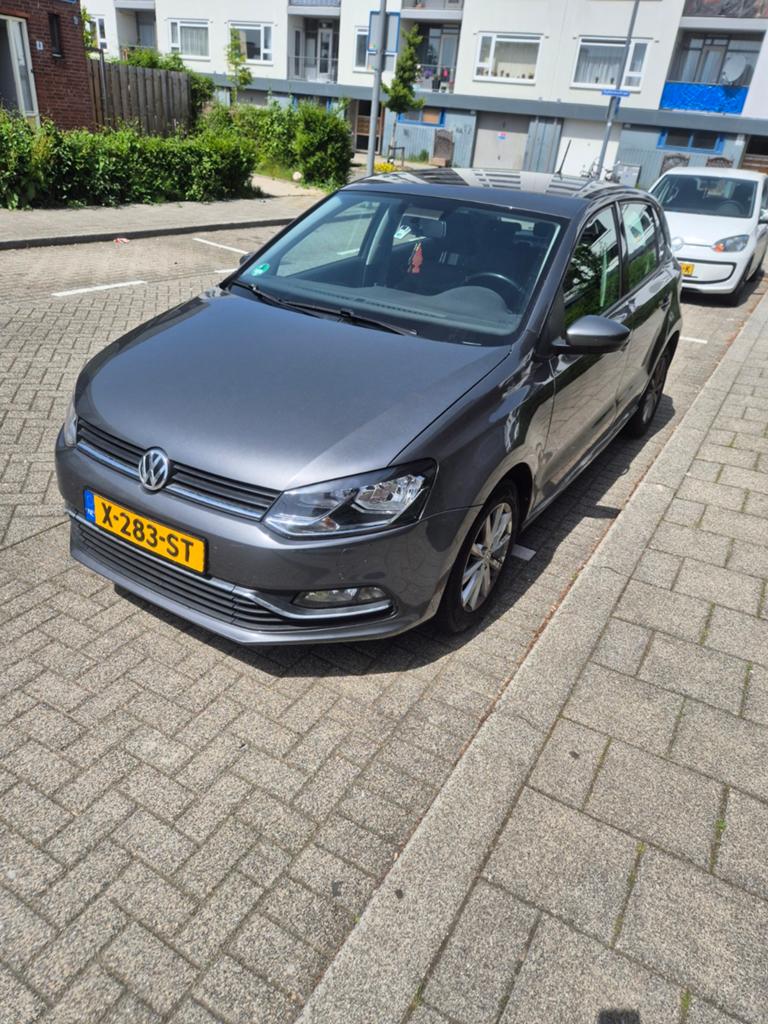 Volkswagen Polo 1.2 TSI 66KW 2016 Grijs km 142.500, Auto's, 40 €/maand, 4 cilinders, Handgeschakeld, Particulier
