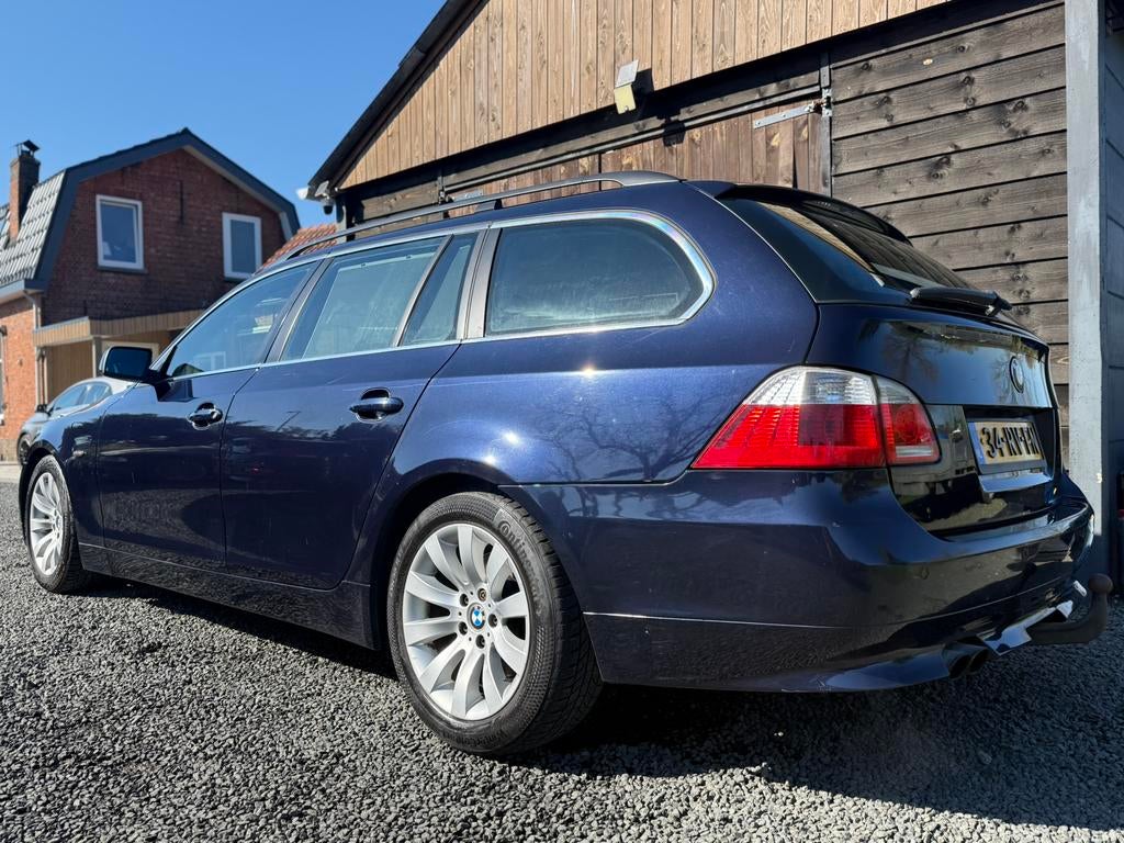 BMW 5-Serie 2.5 I 523 Touring AUT 2005 Blauw, Auto's, Automaat, Achterwielaandrijving, 1800 kg, Beige