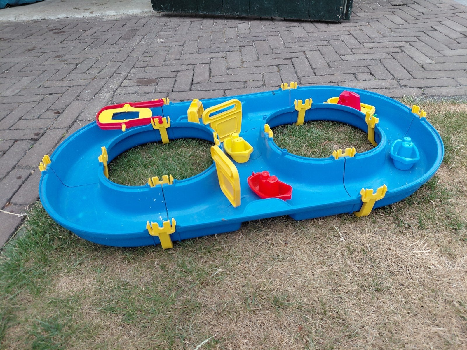 Leuke watertafel met bootjes en waterrad, Ophalen, Gebruikt