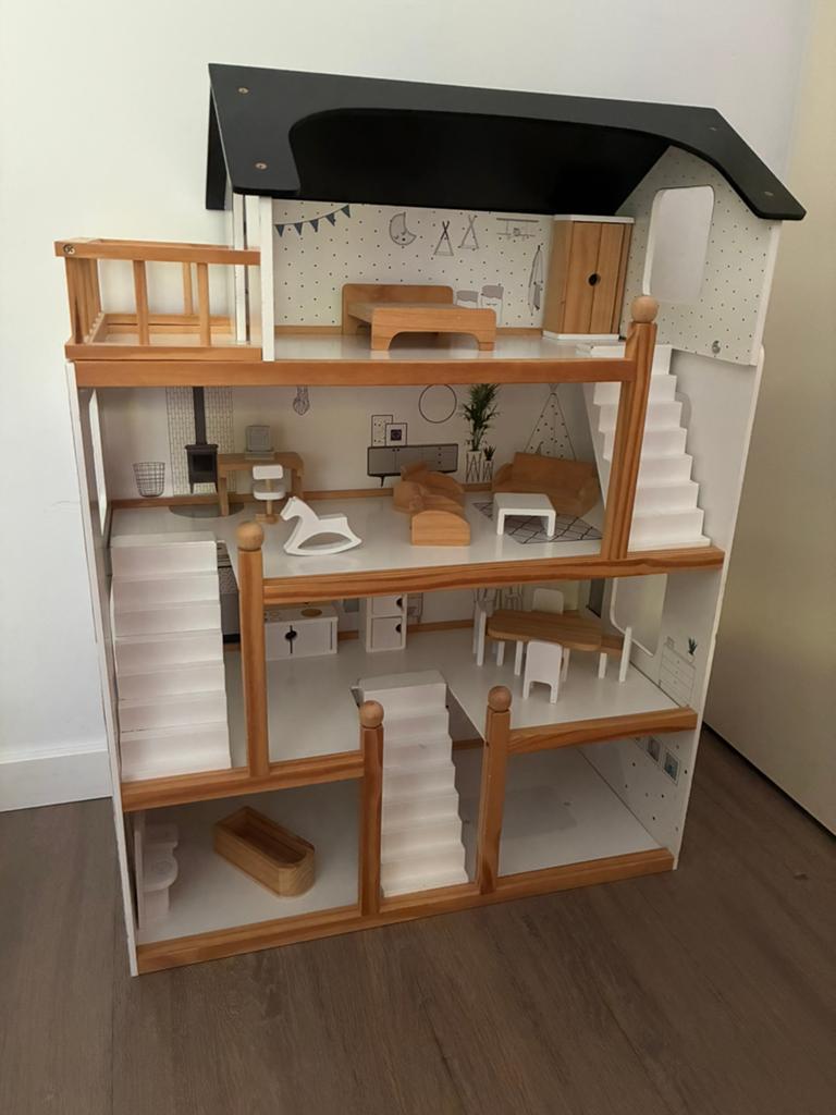 Petit Amelie poppenhuis incl meubels, Ophalen of Verzenden, Zo goed als nieuw
