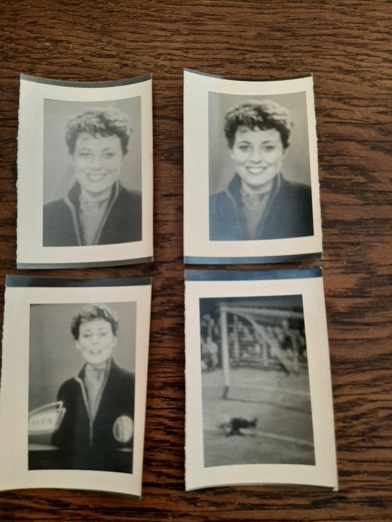 4 orig. kleine foto's jr 60 Feyenoord trainingsjasje TV nts, Ophalen of Verzenden, Zo goed als nieuw, X, Poster, Plaatje of Sticker