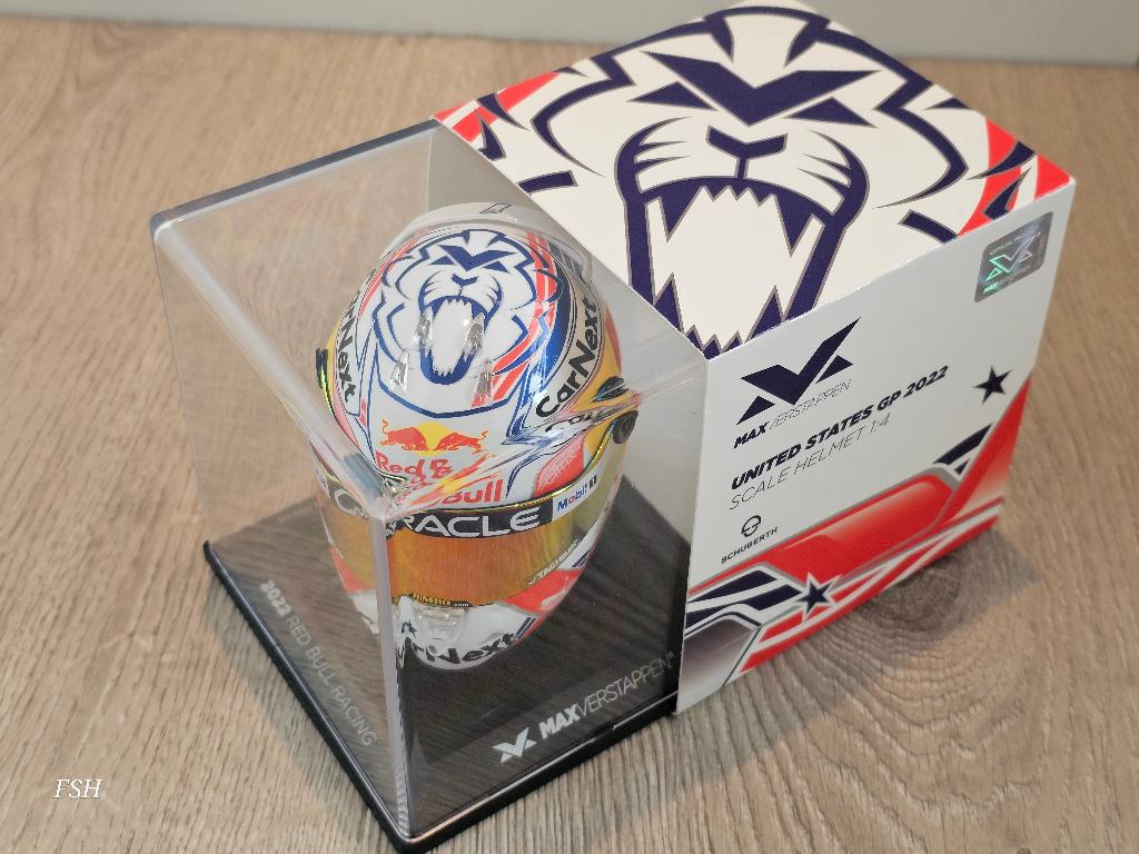 SALE: Helm 1:4 Max Verstappen # 1, GP USA 2022. **TOPPER**, Verzamelen, Ophalen of Verzenden, Zo goed als nieuw, Formule 1