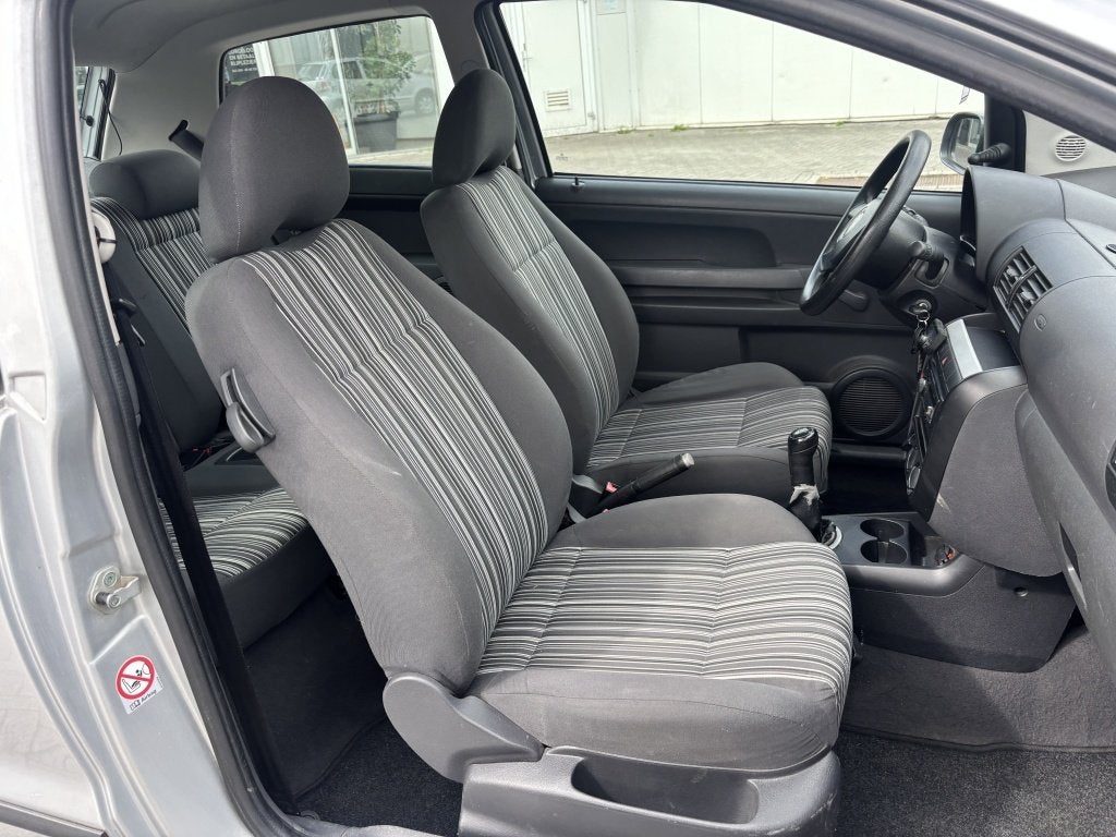 Volkswagen Fox 1.2 Trendline Bluetooth Airco Trekhaak, Auto's, Voorwielaandrijving, Stof, Metallic lak, 4 stoelen