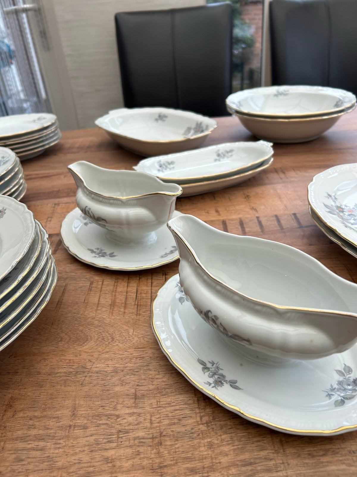 Foto 3 van Prachtig antiek servies met diverse dekschalen